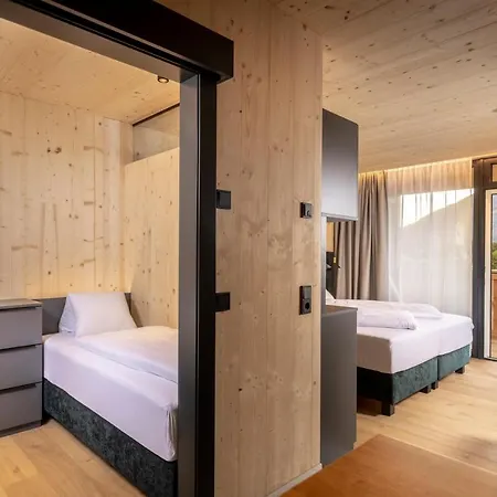 Отель Der Dolomitenhof