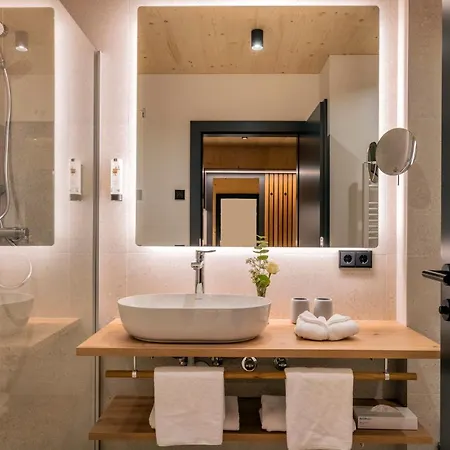 Hotel Der Dolomitenhof - Tristach 3*