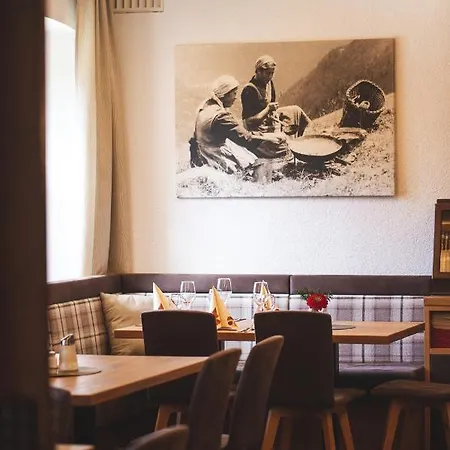 Der Dolomitenhof - Tristach 酒店 3*